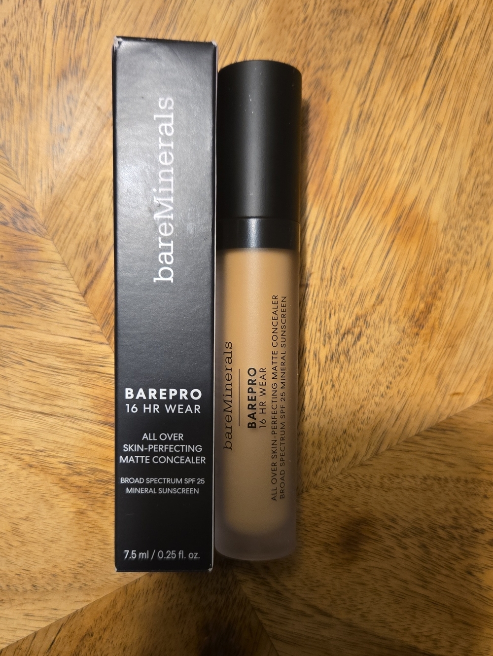bareMinerals Barepro Matte Concealer In Light Neutral (#250).
